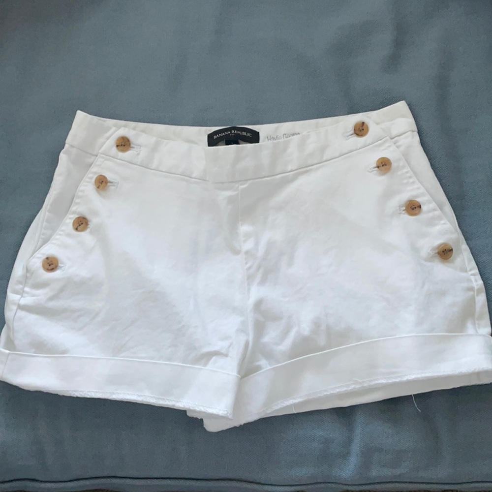 Banana Republic White Button shorts